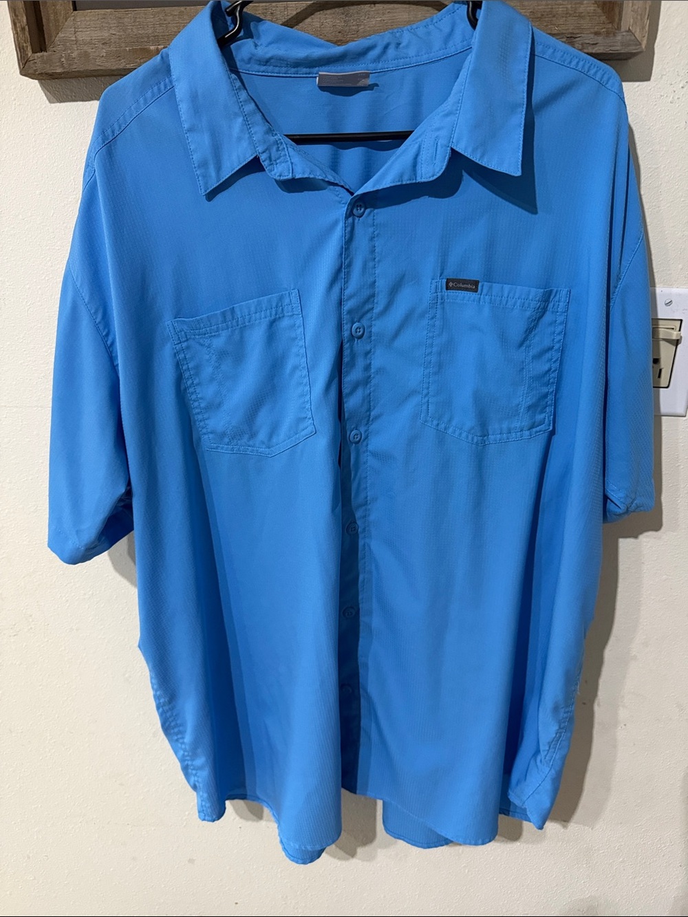 Columbia Men's Short Sleeve Button-Up Fishing Outdoor Casual Shirt - Light Blue